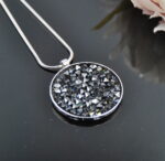 Kulons ar Swarovski Elements kristāliem VP-2330