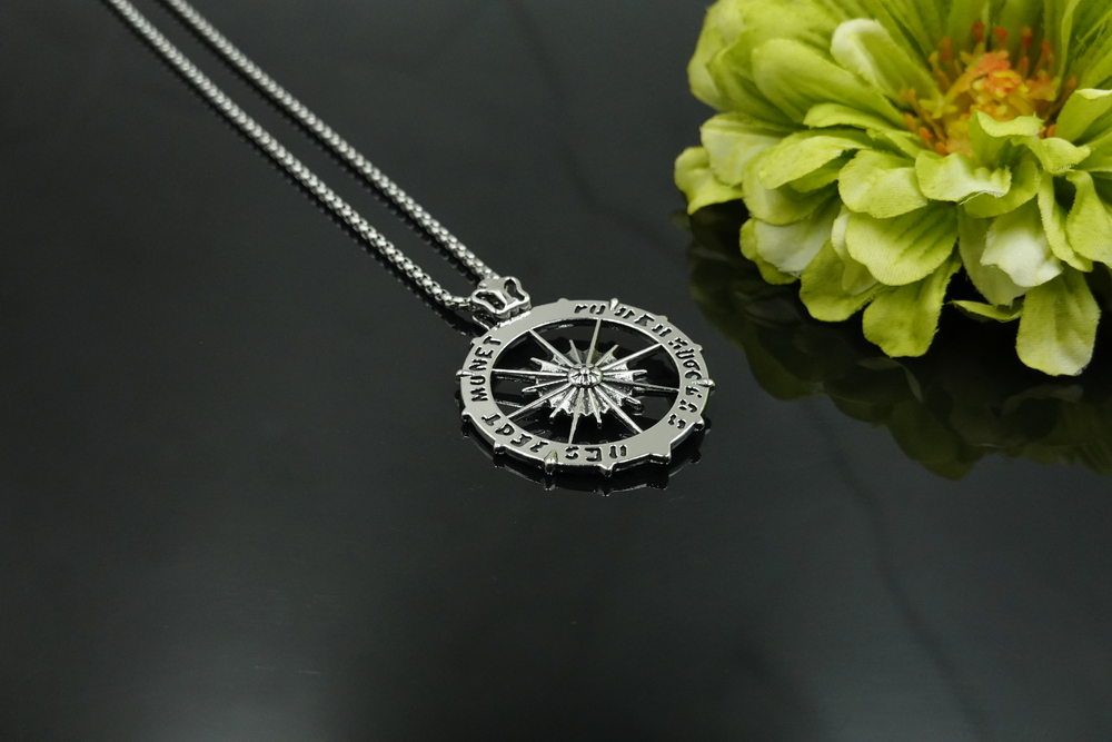 Vīriešu kulons Compass FMP-1016