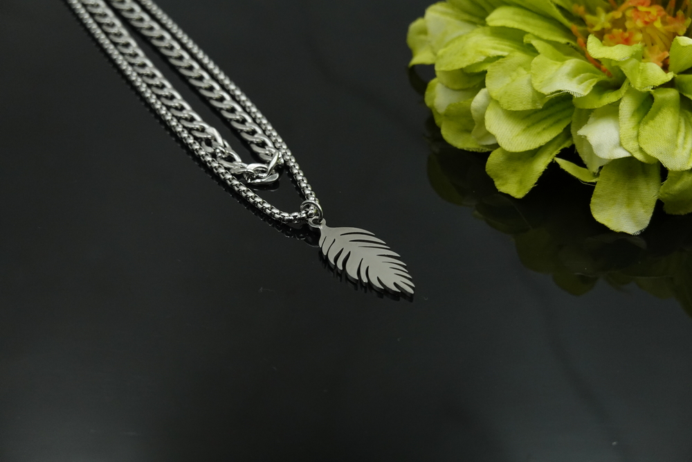 Vīriešu kulons Feather FMP-1000
