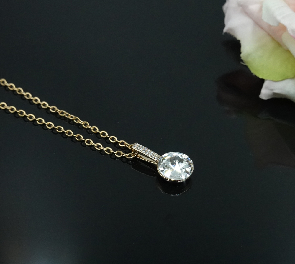Kulons ar Swarovski Elements kristāliem VP-2372